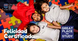 Tomamos la felicidad de nuestros estudiantes muy en serio. Promovemos el liderazgo positivo y la libre expresión.